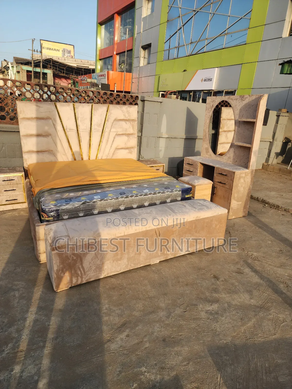 6by6 Exclusive Padded Ulphostery Bed.