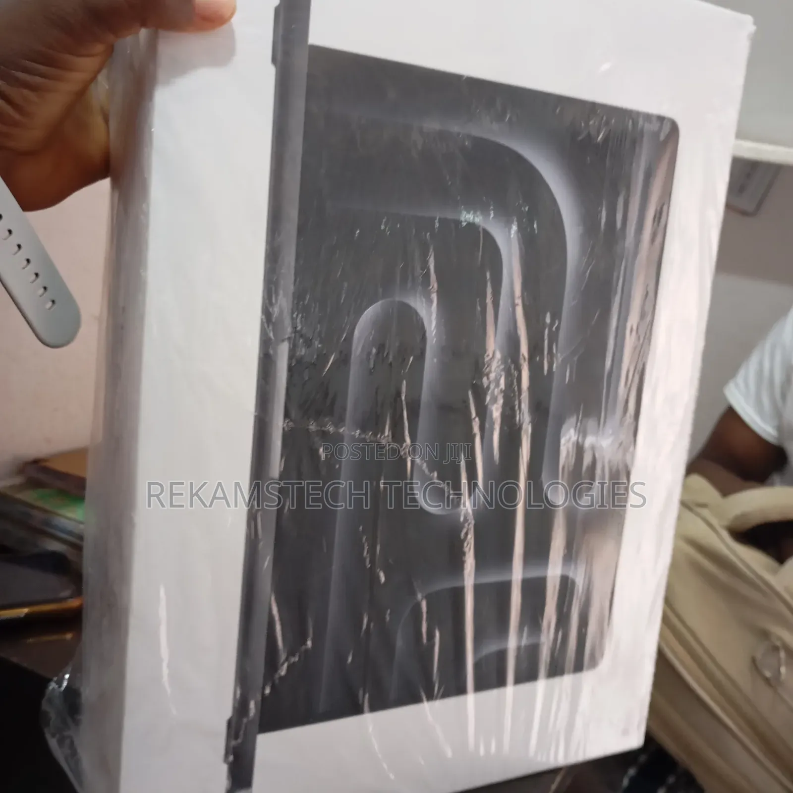 New Laptop Apple MacBook Pro 2024 M4 14-Inch 48GB Apple M4 Pro SSD 2T