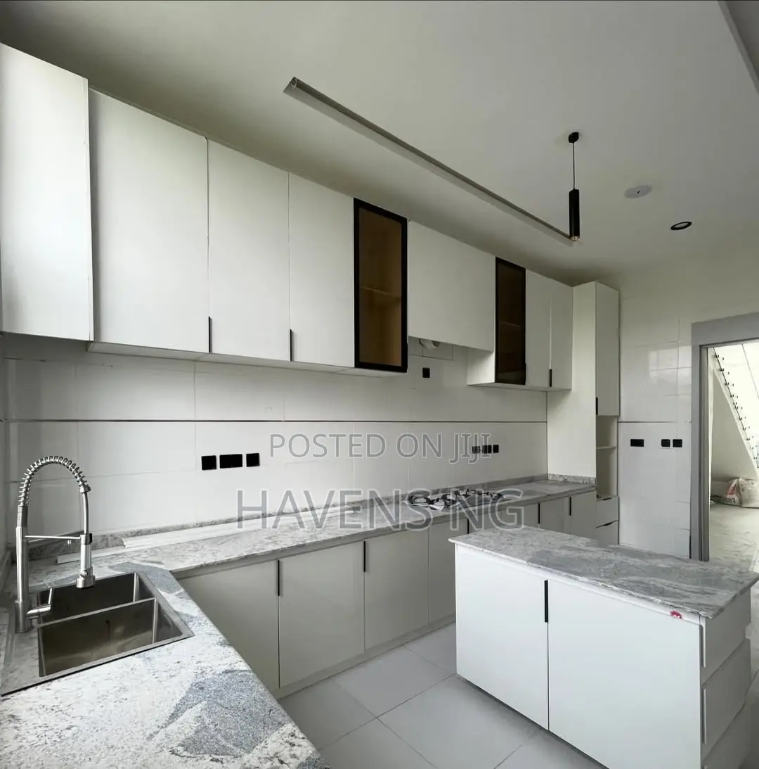5bdrm Duplex in Ado / Ajah for sale