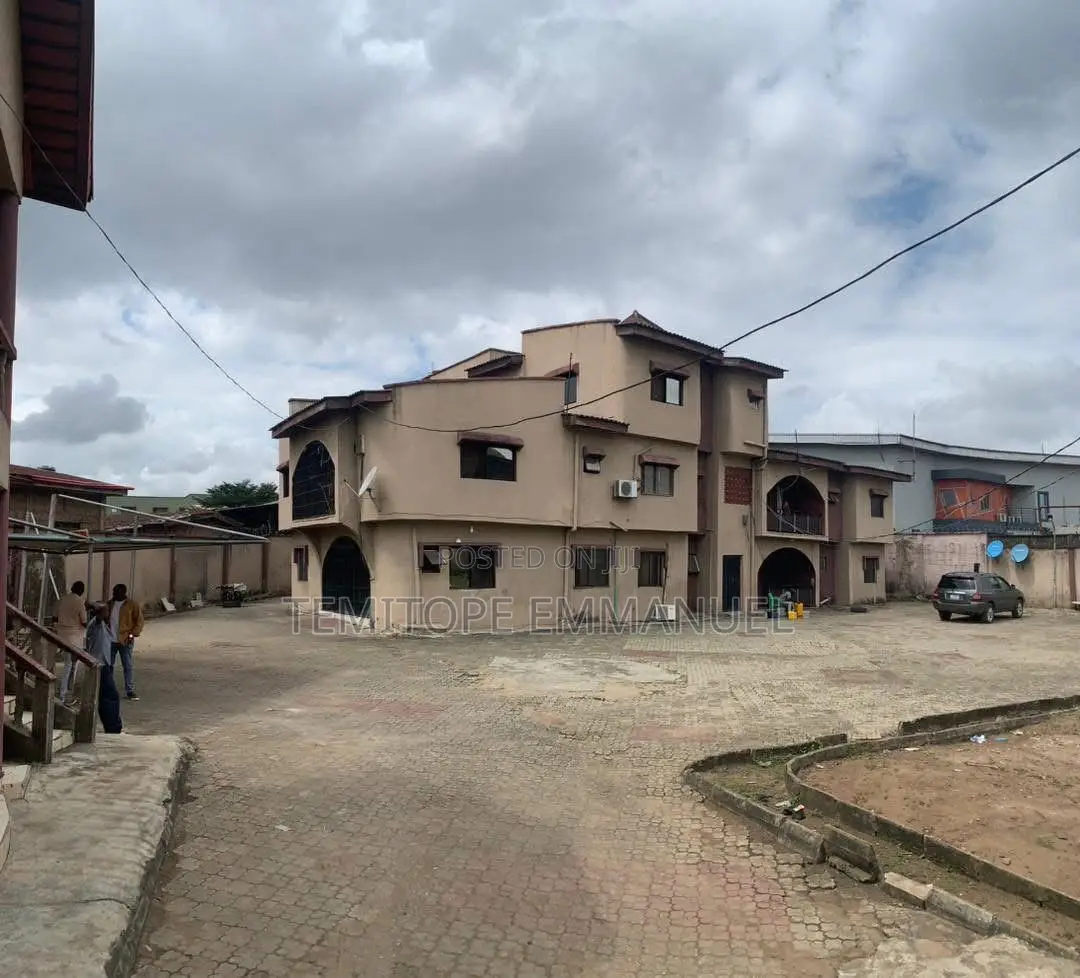 6bdrm Duplex in Egbeda for sale