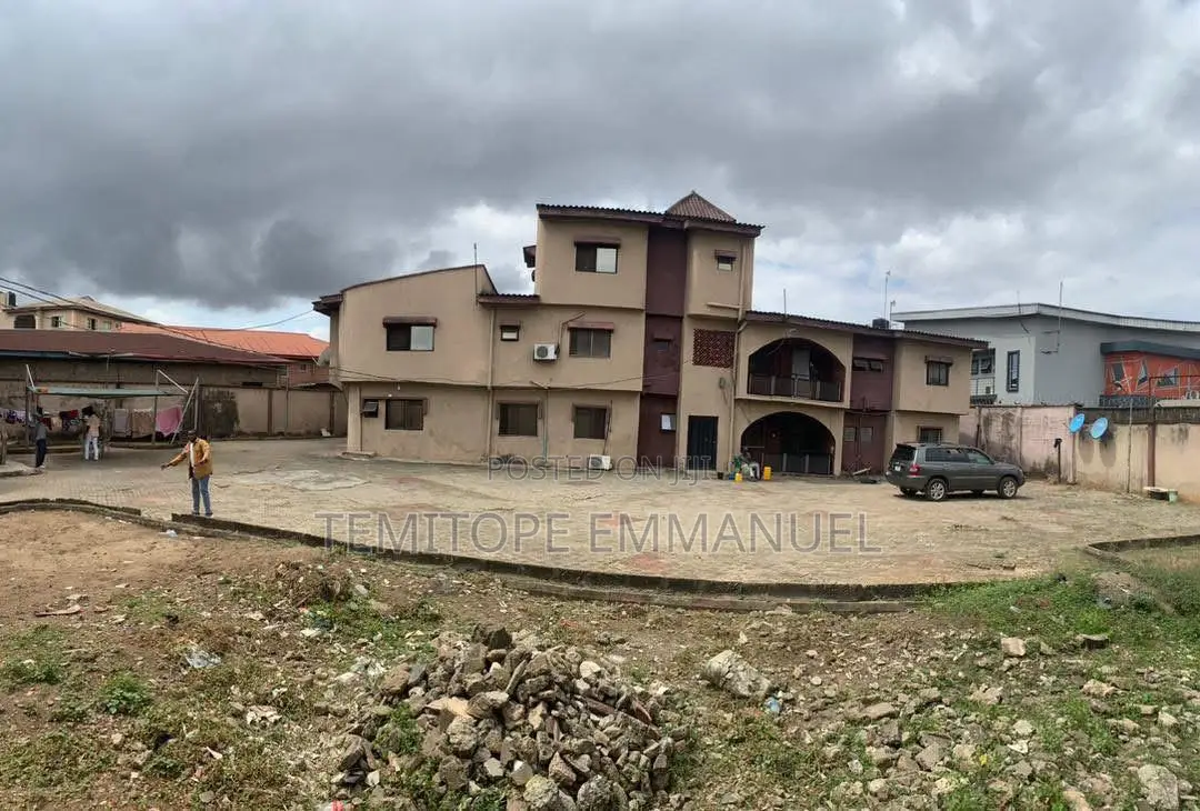 6bdrm Duplex in Egbeda for sale