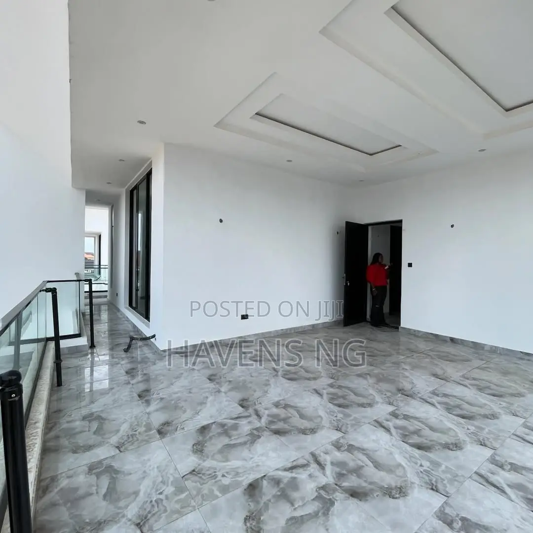 5bdrm Duplex in Osapa london for sale