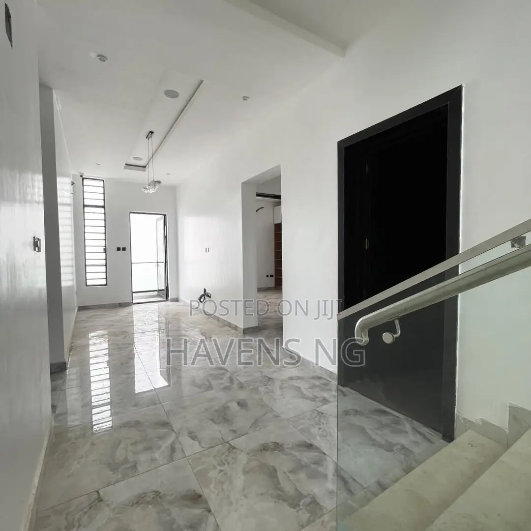 5bdrm Duplex in Osapa london for sale
