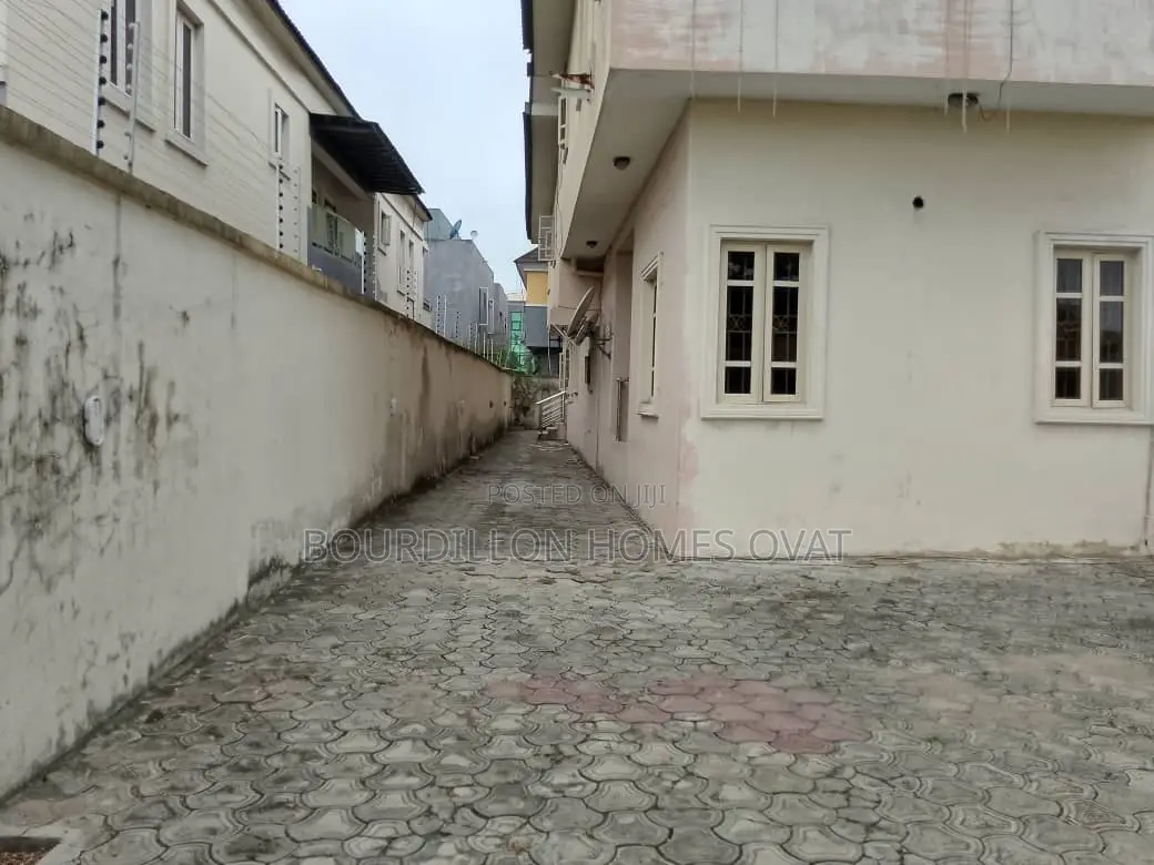 4bdrm Duplex in Lekki Phase 1 for rent