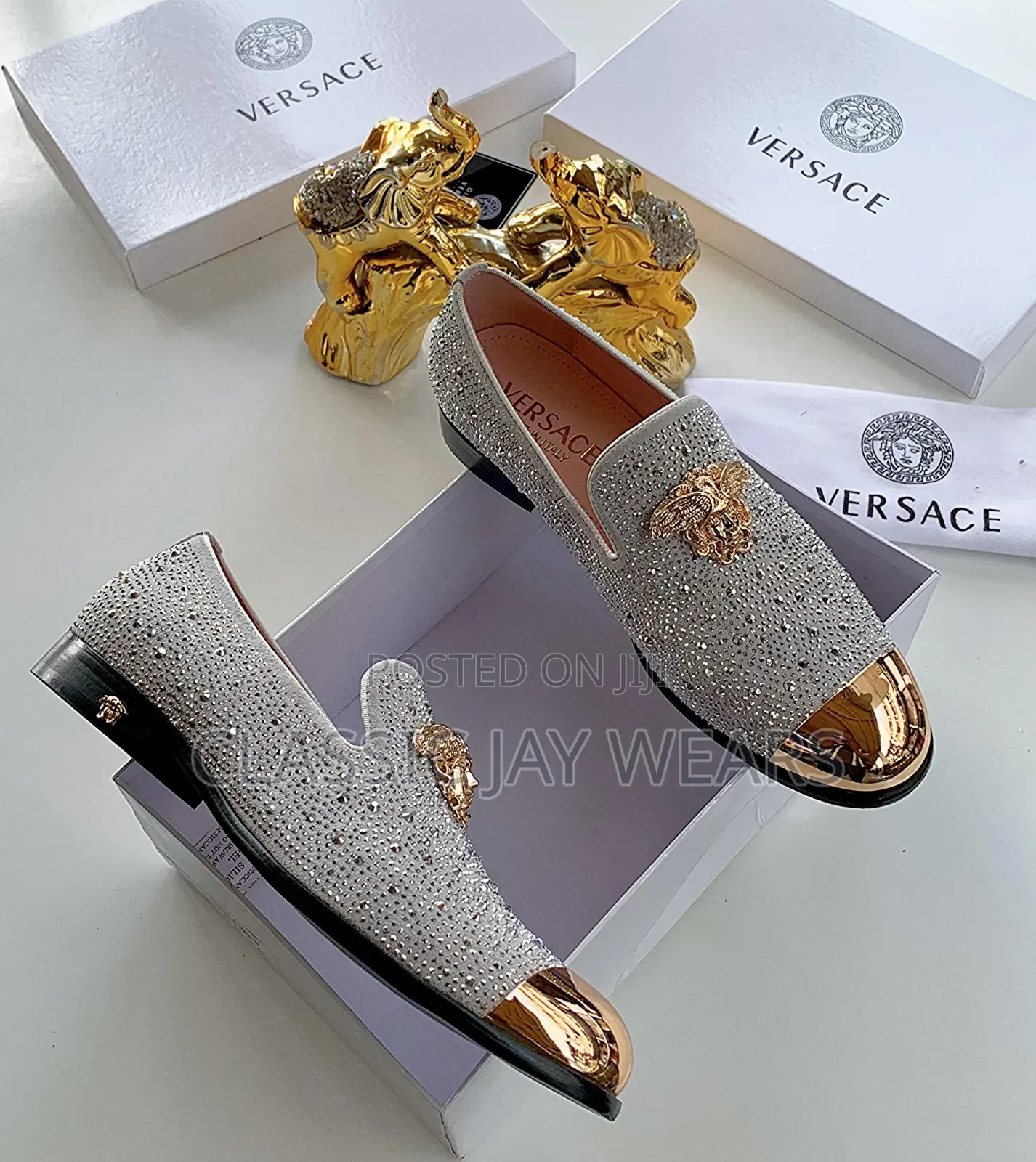 Quality Stone Shoe With Golden Iron in Front