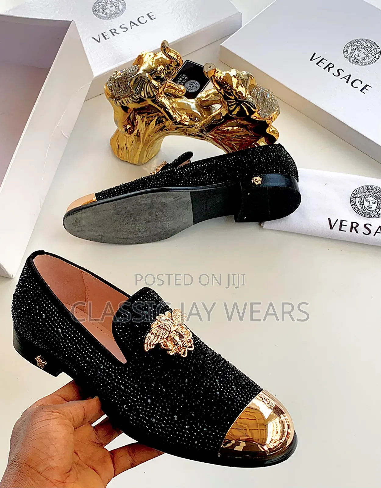 Quality Stone Shoe With Golden Iron in Front