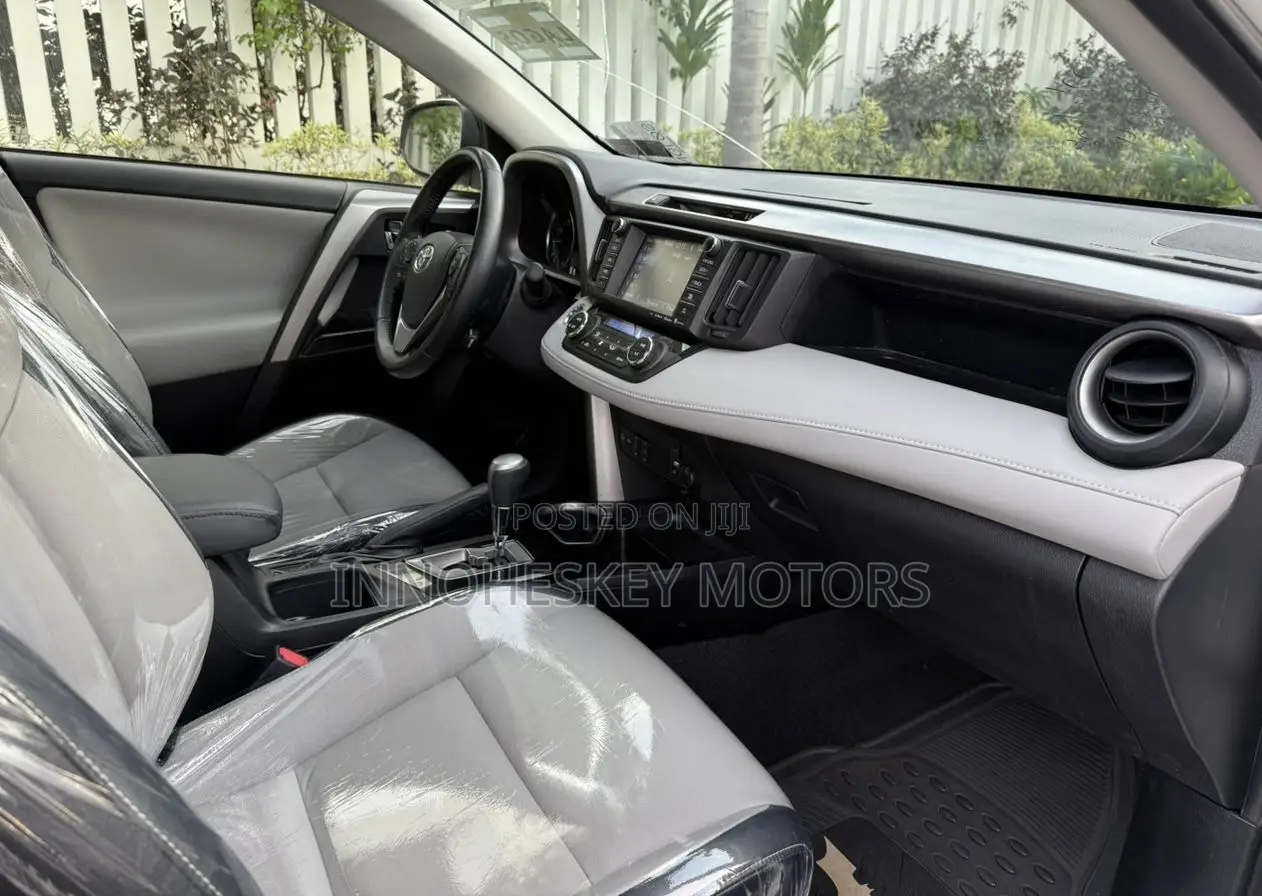 Toyota RAV4 Limited AWD (2.5L 4cyl 6A) 2017 White