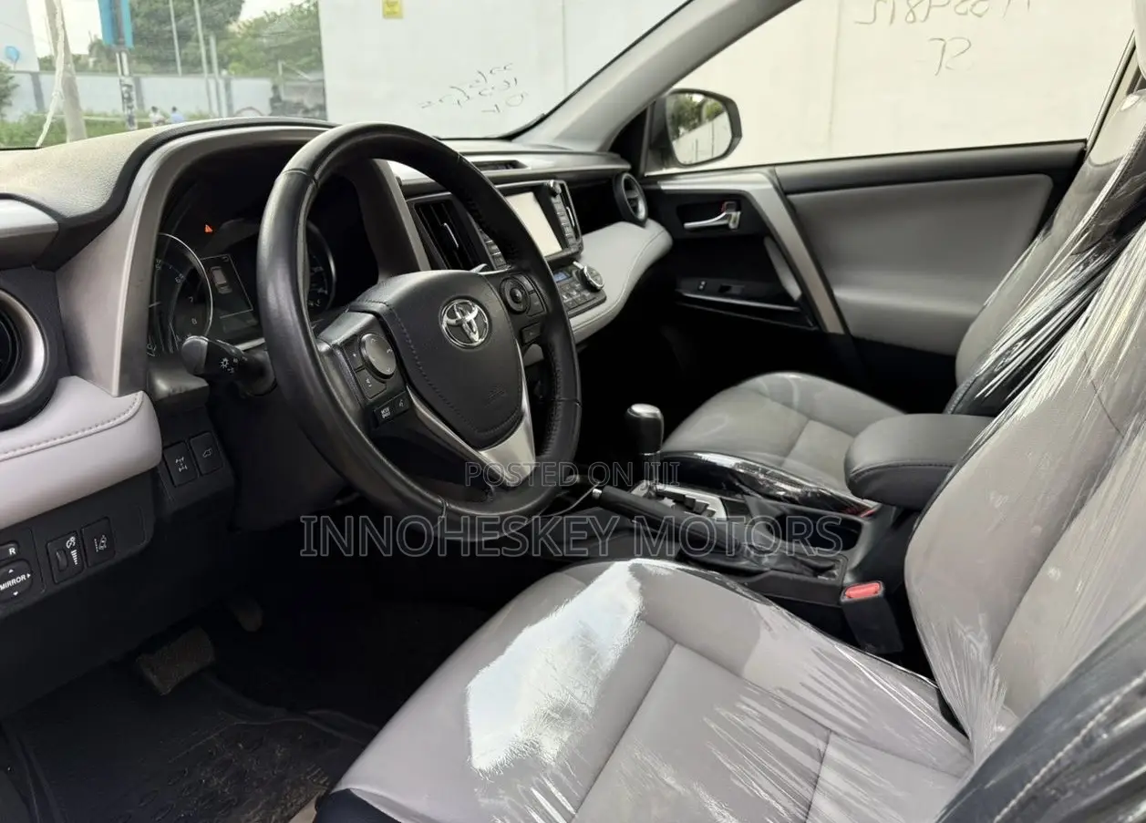 Toyota RAV4 Limited AWD (2.5L 4cyl 6A) 2017 White