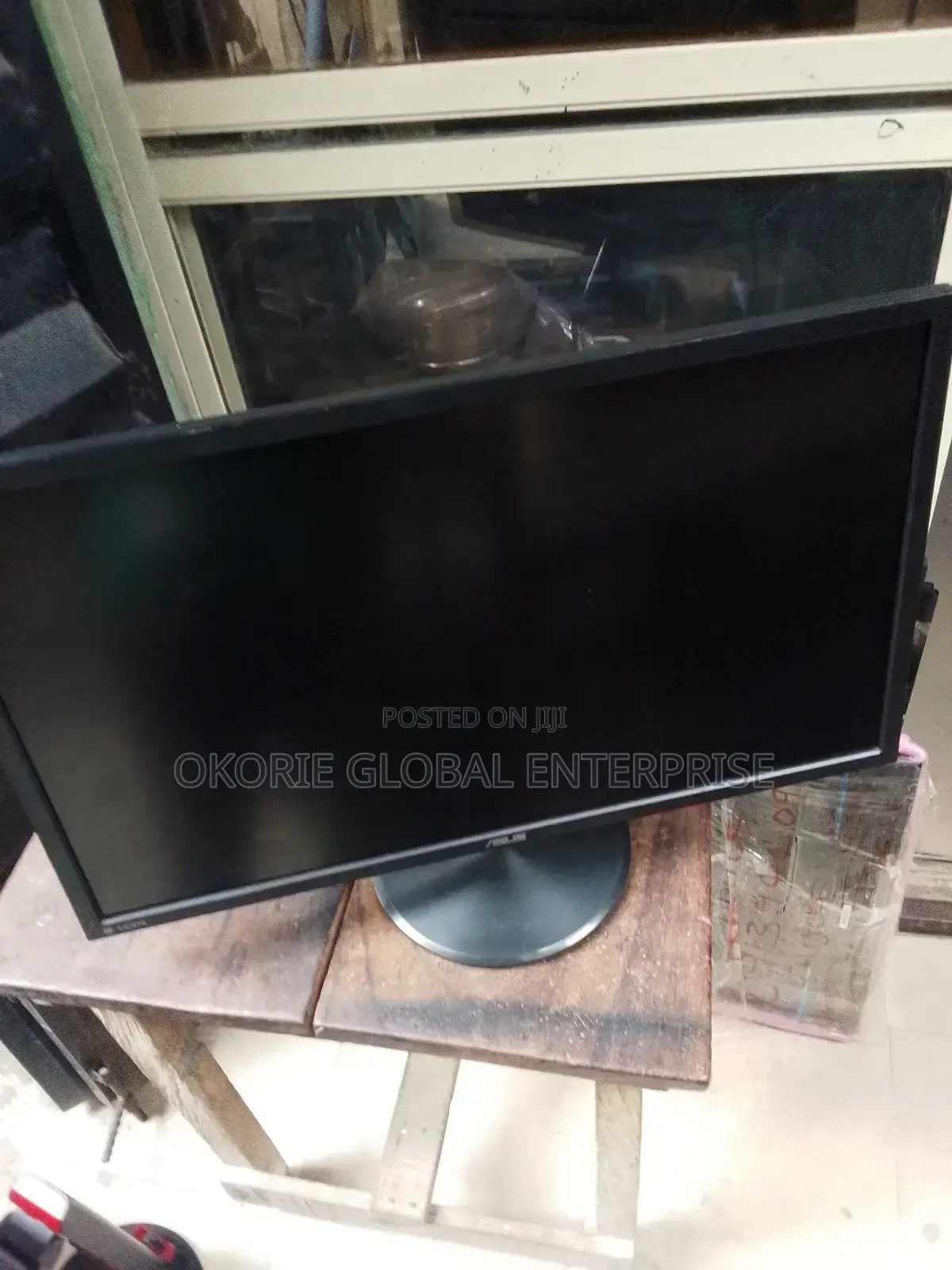 Working Perfectly 28 Inches Gaming Monitor