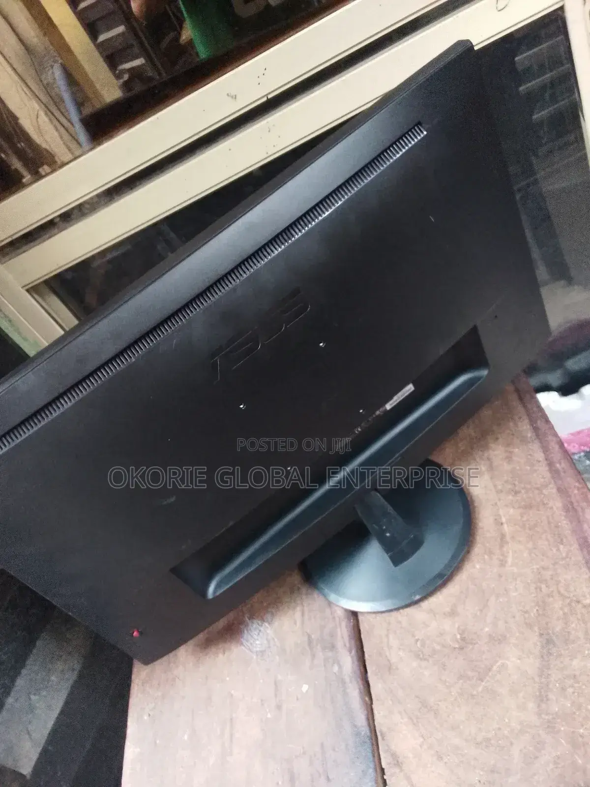 Working Perfectly 28 Inches Gaming Monitor