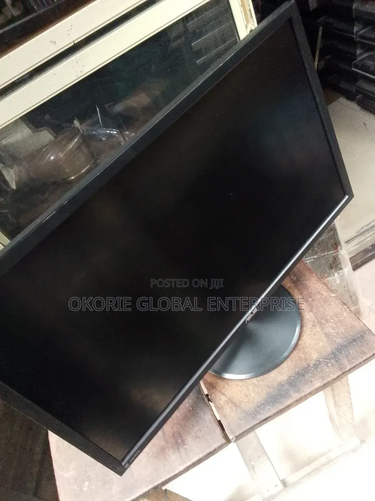 Working Perfectly 28 Inches Gaming Monitor