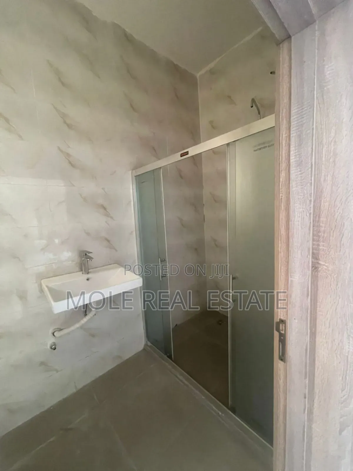 Furnished 3bdrm Duplex in Harris Drive, VGC / Ajah for rent