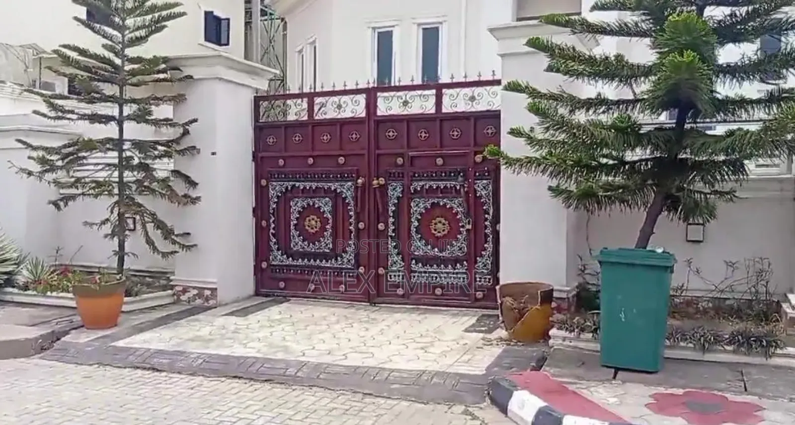 6bdrm Duplex in Amuwo-Odofin for sale