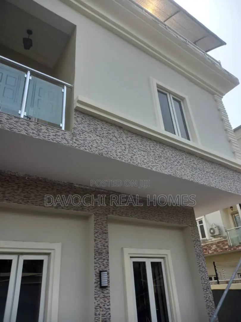 Furnished 6bdrm Duplex in Chevron for sale