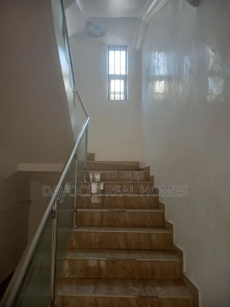 Furnished 6bdrm Duplex in Chevron for sale