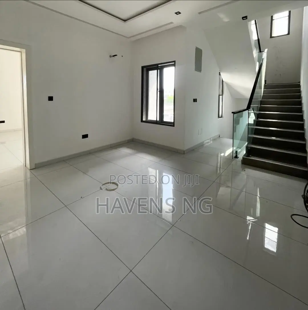 4bdrm Duplex in Lekki Phase 1 for sale