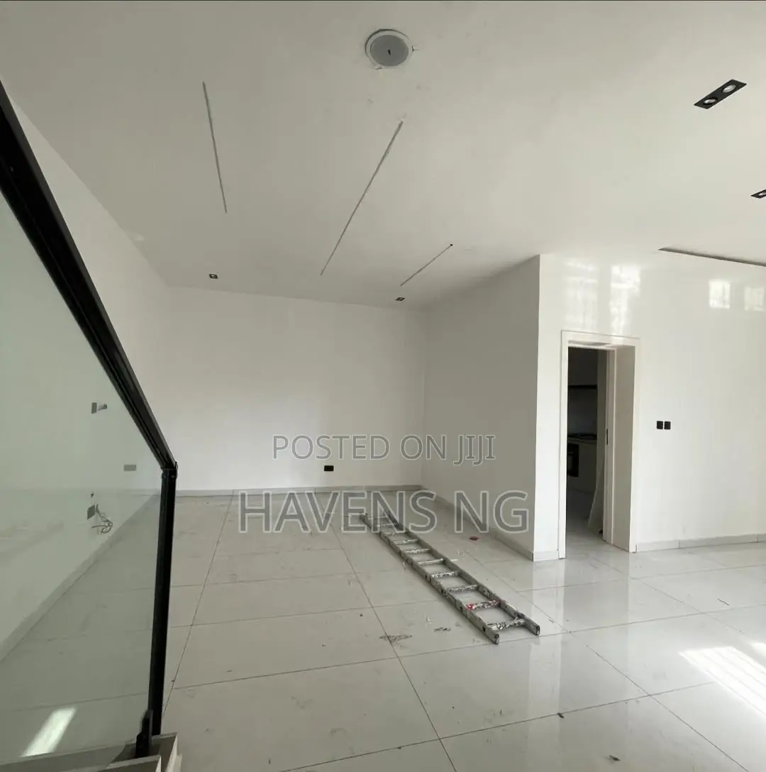 4bdrm Duplex in Lekki Phase 1 for sale