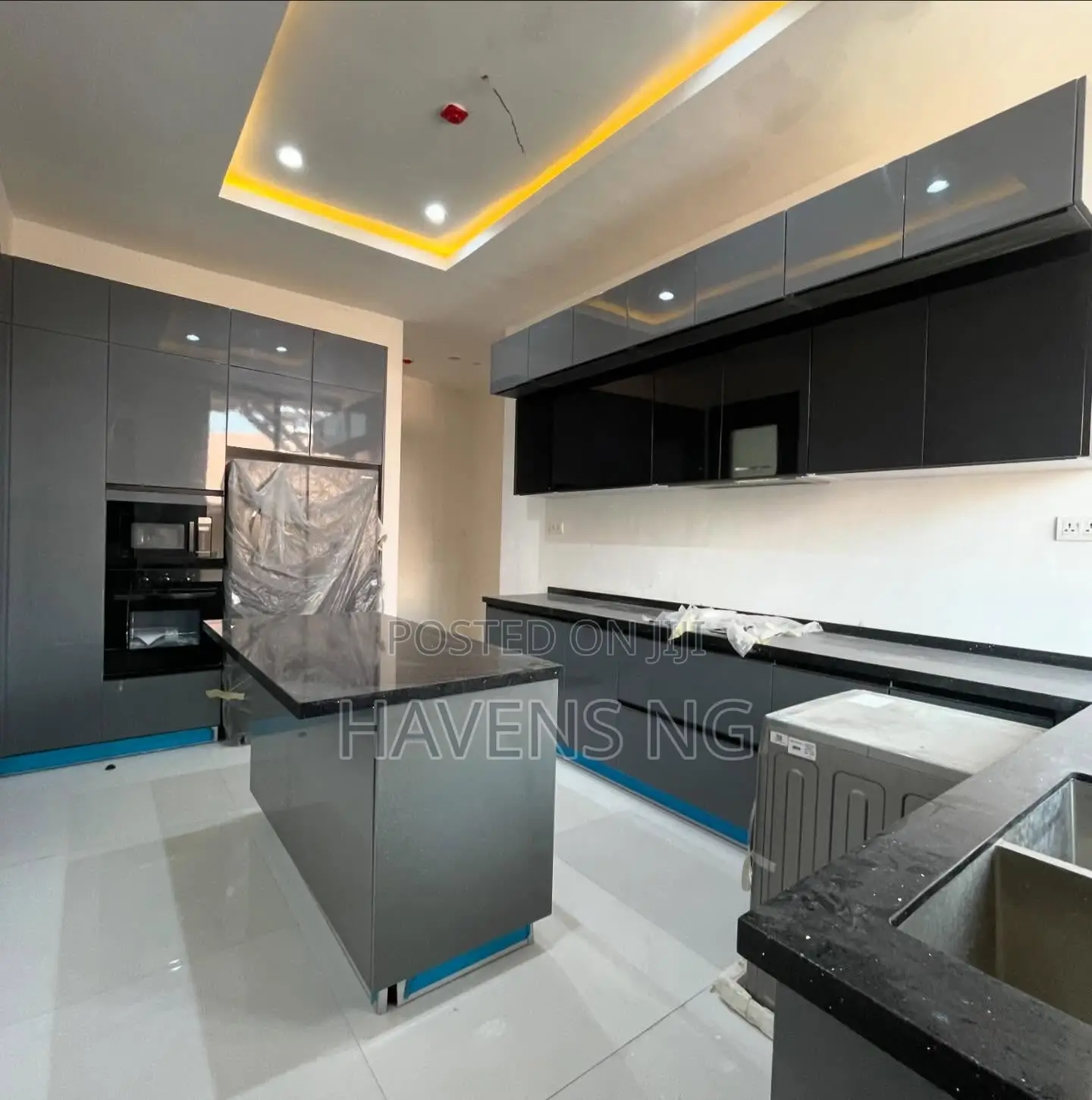 3bdrm Apartment In Lekki Phase 1 For Sale