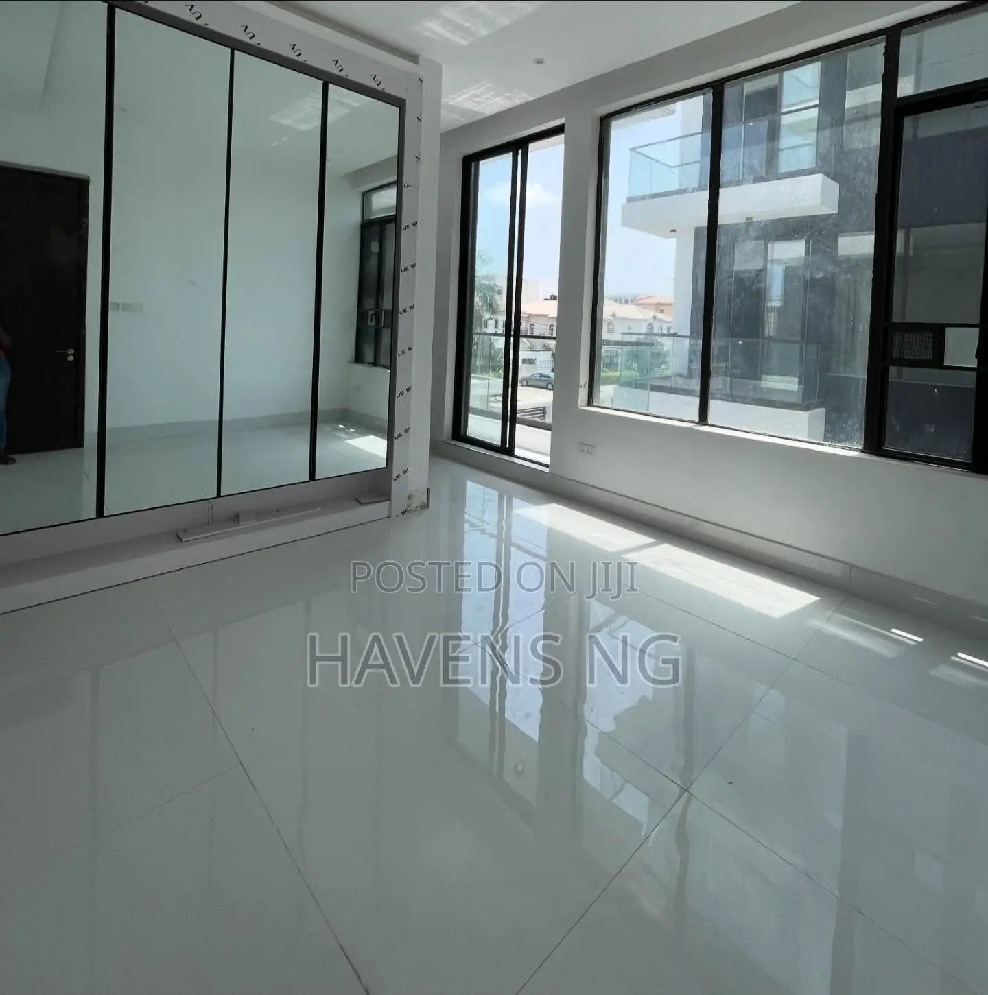 3bdrm Apartment In Lekki Phase 1 For Sale
