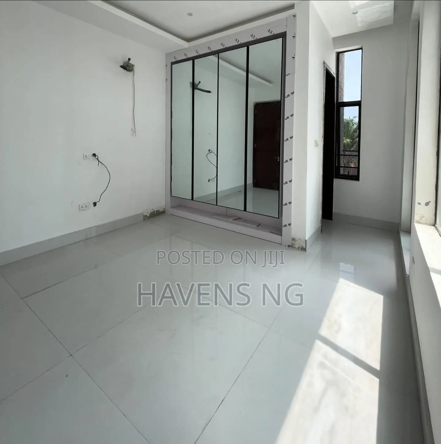 3bdrm Apartment In Lekki Phase 1 For Sale