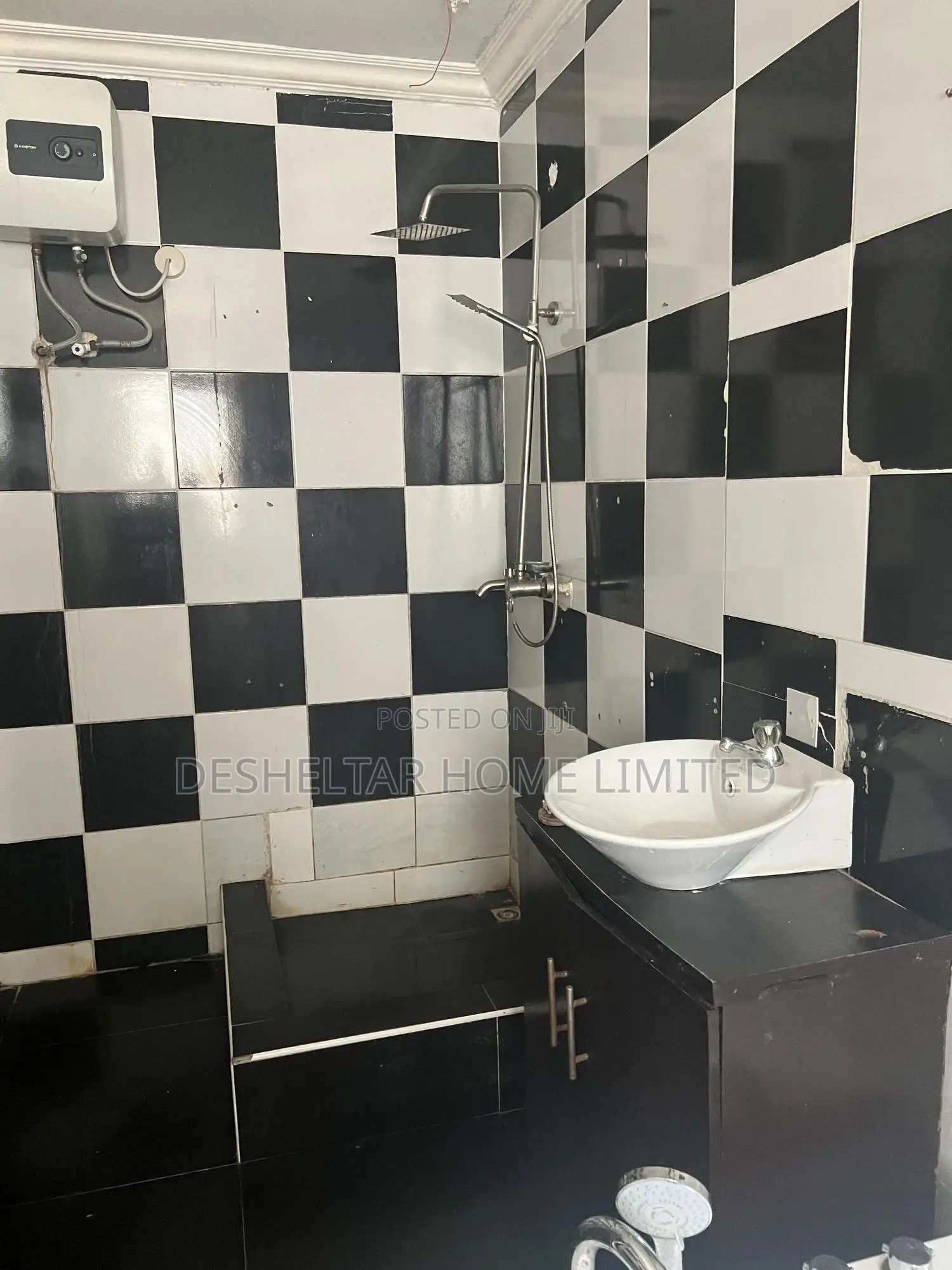 3bdrm Shared Apartment in Southern View Estate, Lekki for rent