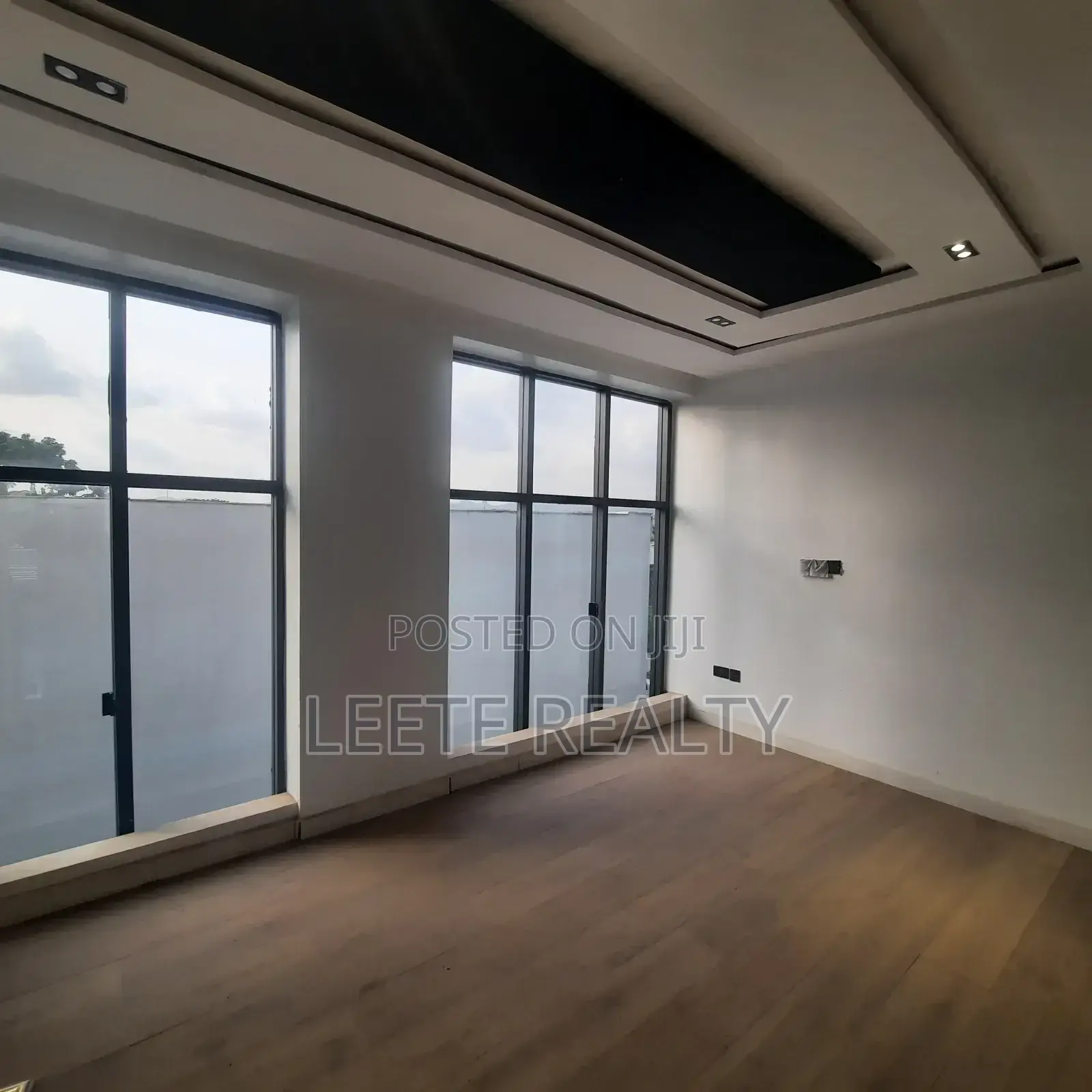 4bdrm Townhouse/Terrace in Wuye for sale