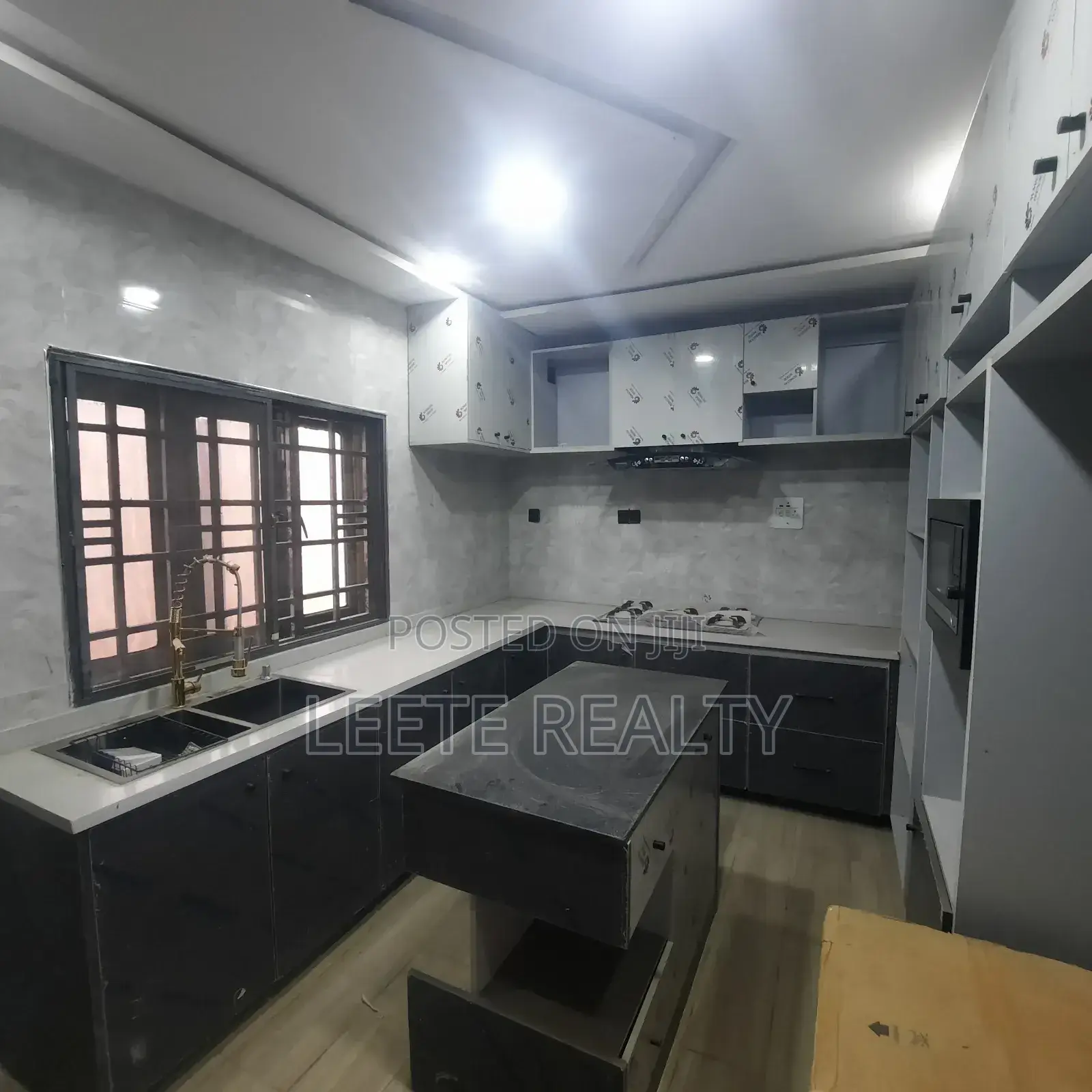 4bdrm Townhouse/Terrace in Wuye for sale