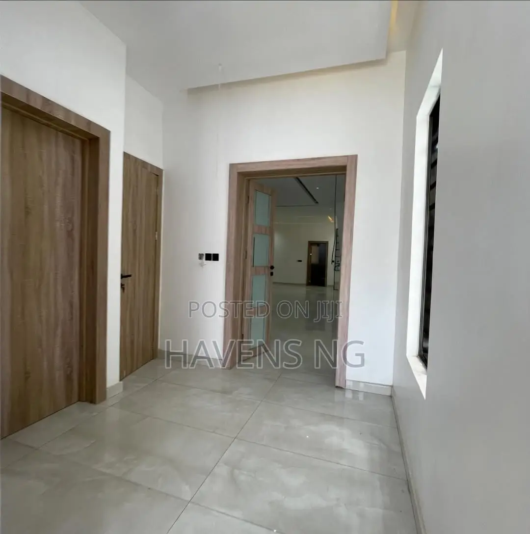 5bdrm Duplex in Osapa london for sale
