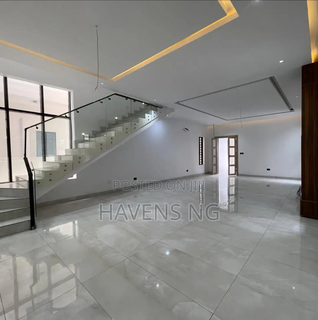 5bdrm Duplex in Osapa london for sale