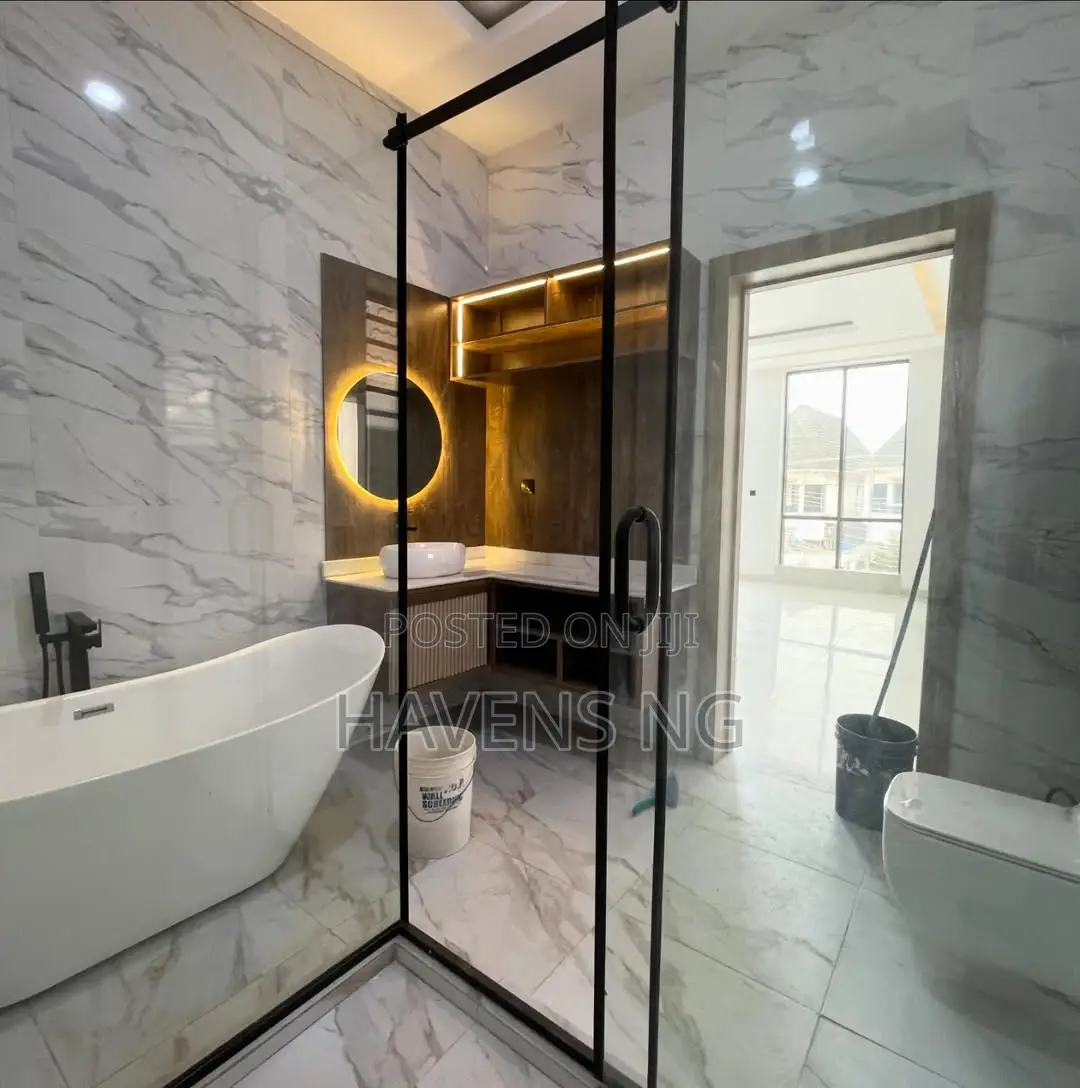 5bdrm Duplex in Osapa london for sale