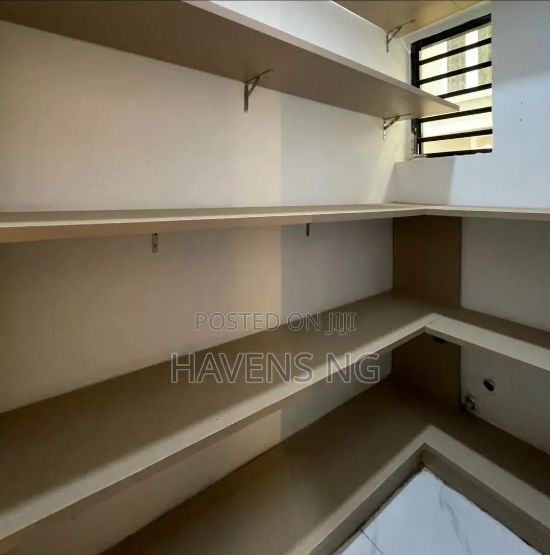5bdrm Duplex in Osapa london for sale