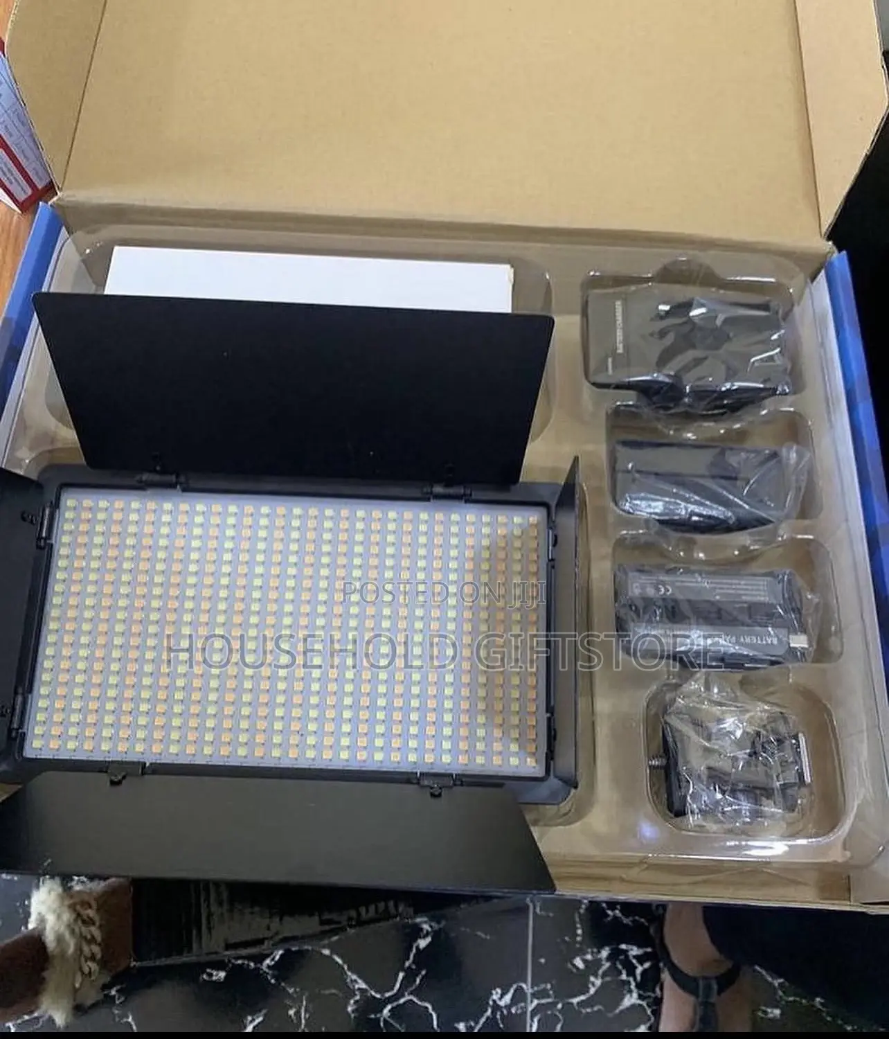 Rechargeable Led 600 Pro Light With Tripod Stand