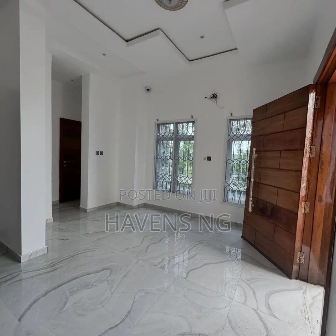 5bdrm Duplex in Lekki Phase 1 for sale