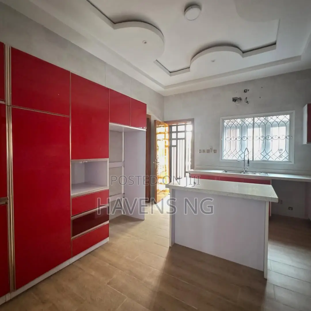 5bdrm Duplex in Lekki Phase 1 for sale
