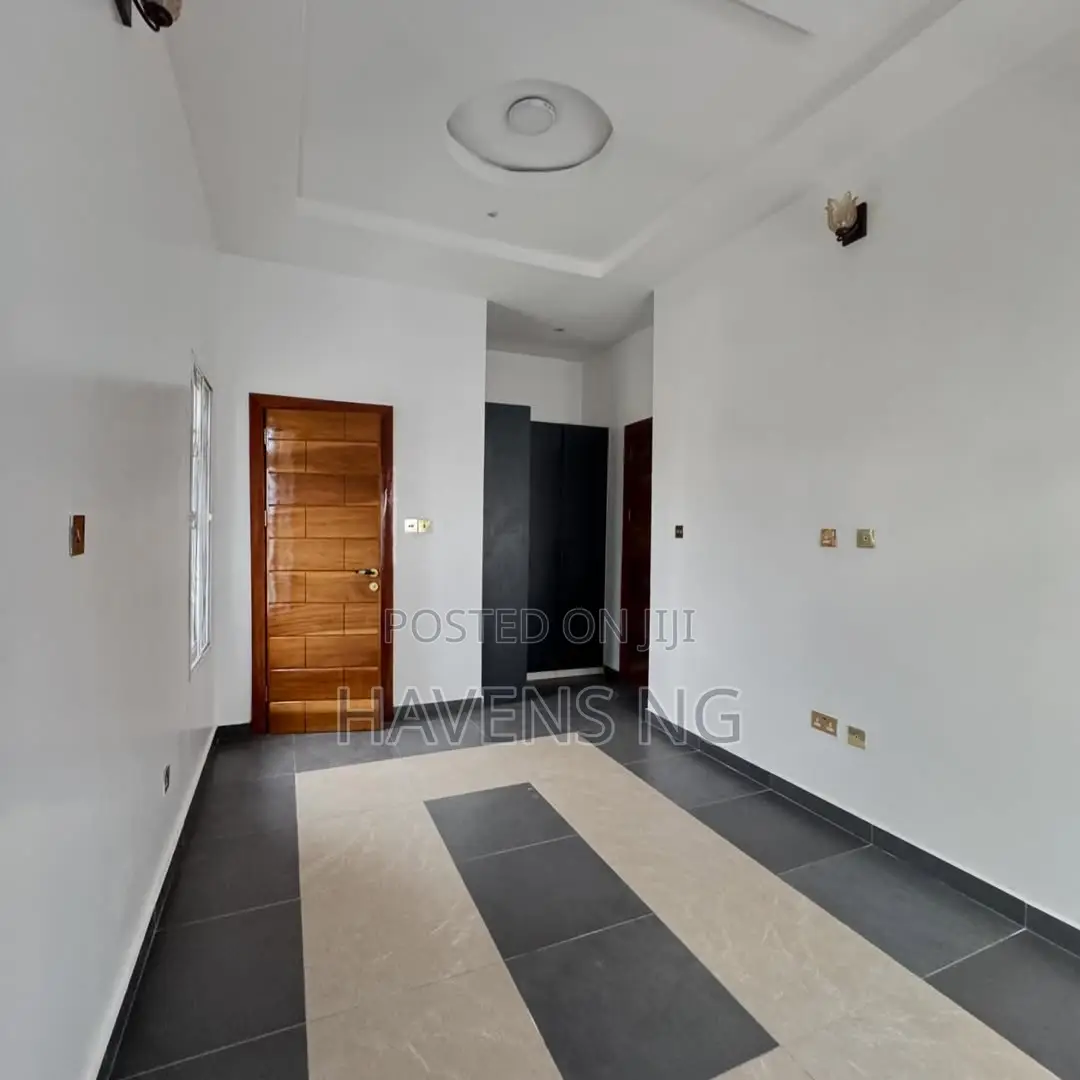 5bdrm Duplex in Lekki Phase 1 for sale