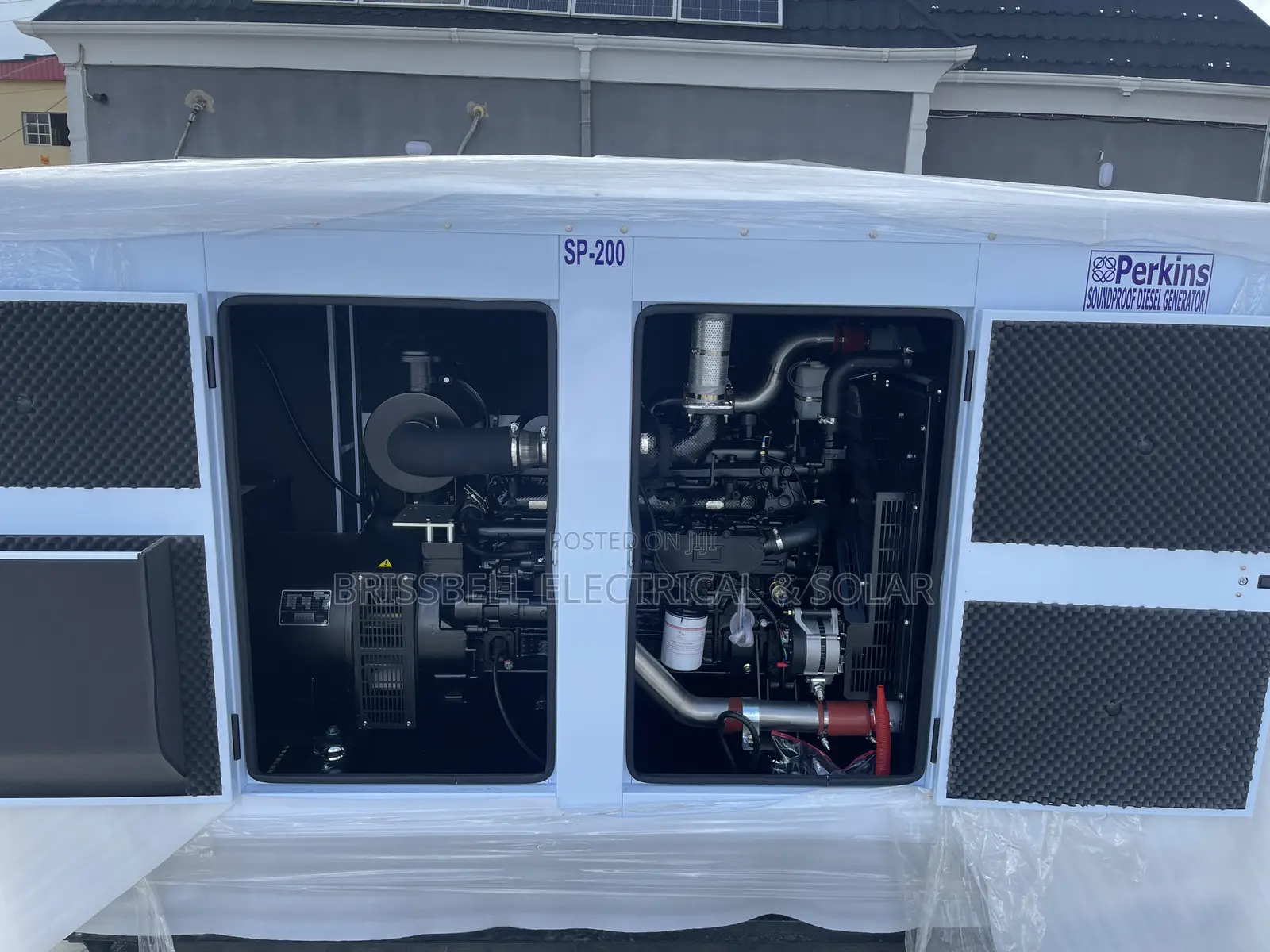 Original England Perkins Soundproof Diesel Generator 200kva