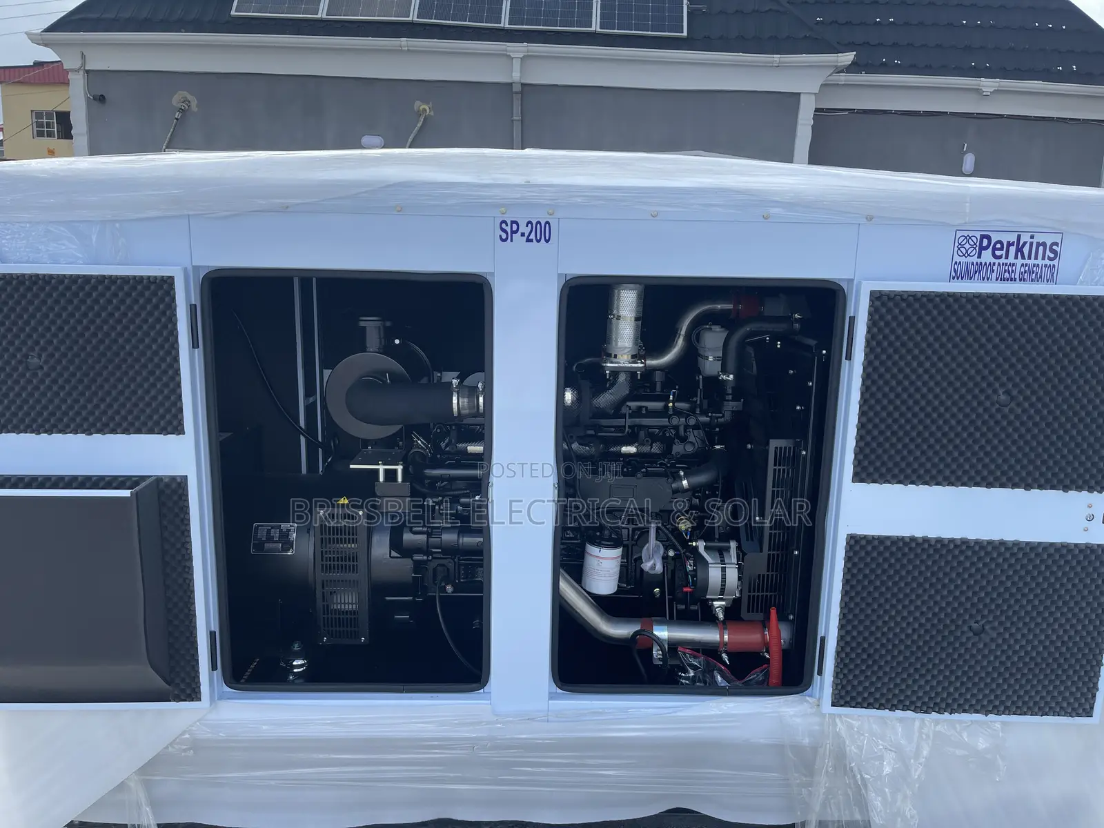 Original England Perkins Soundproof Diesel Generator 200kva