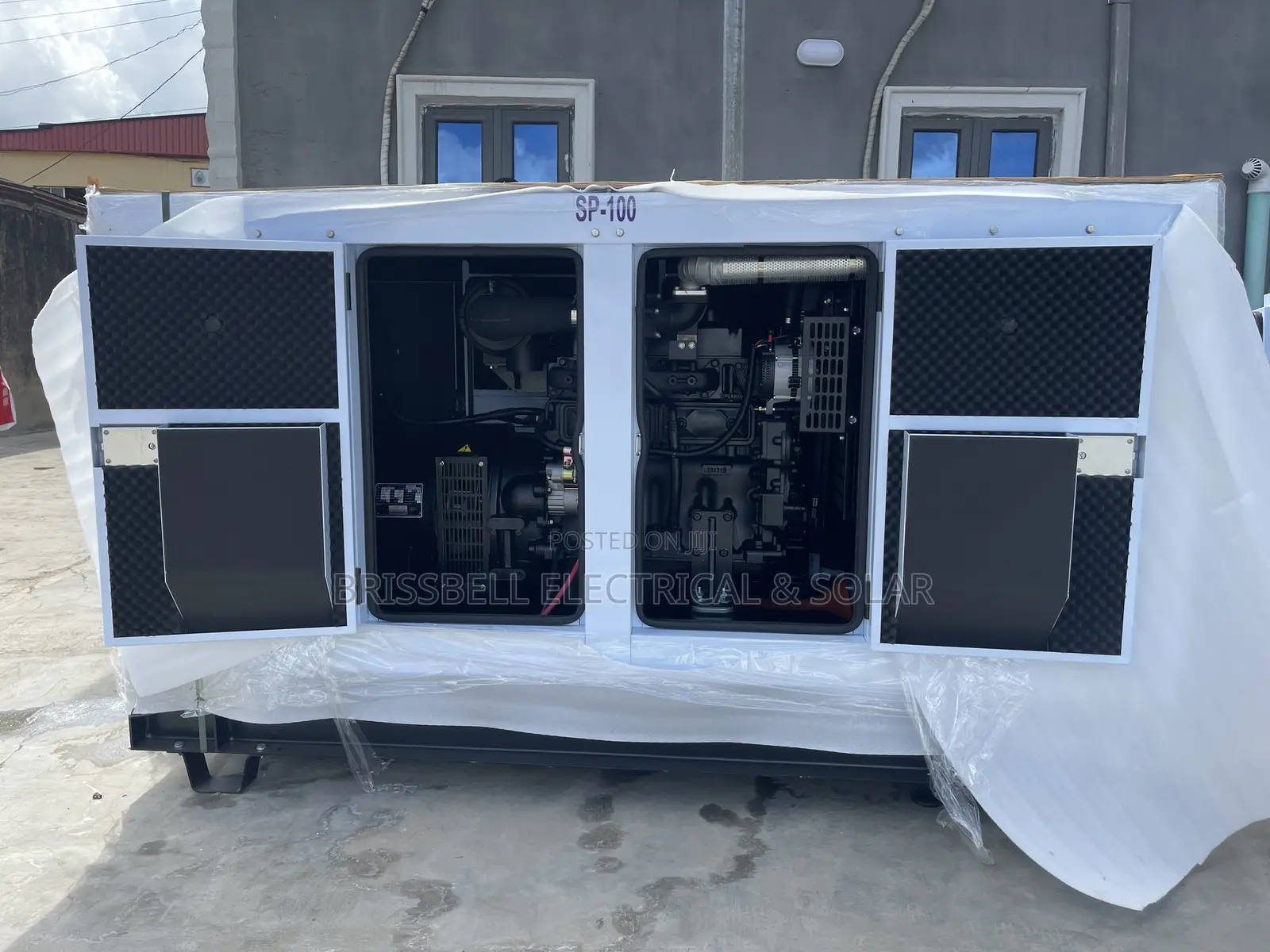 Original England Perkins Soundproof Diesel Generator 100kva