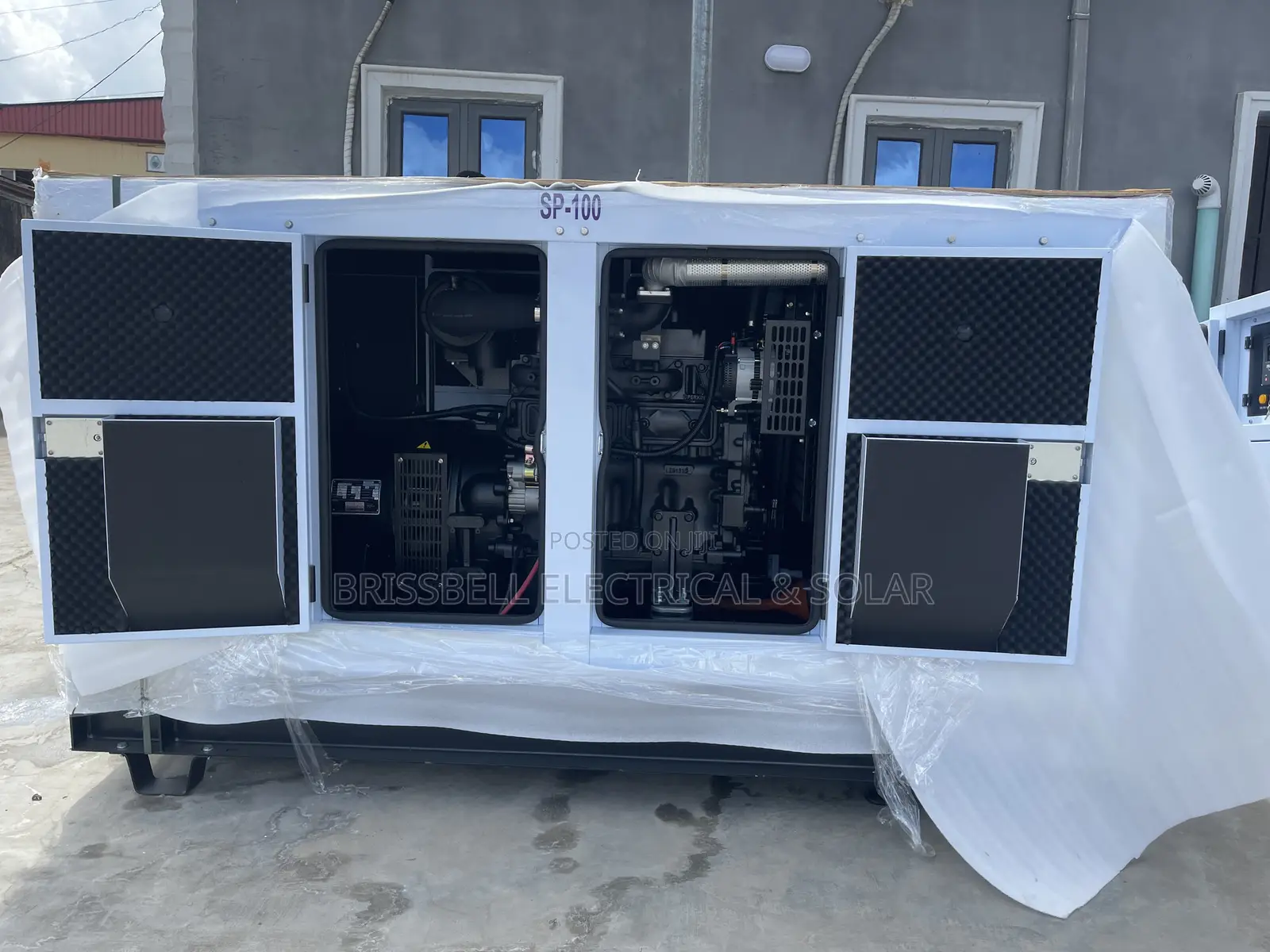 Original England Perkins Soundproof Diesel Generator 100kva