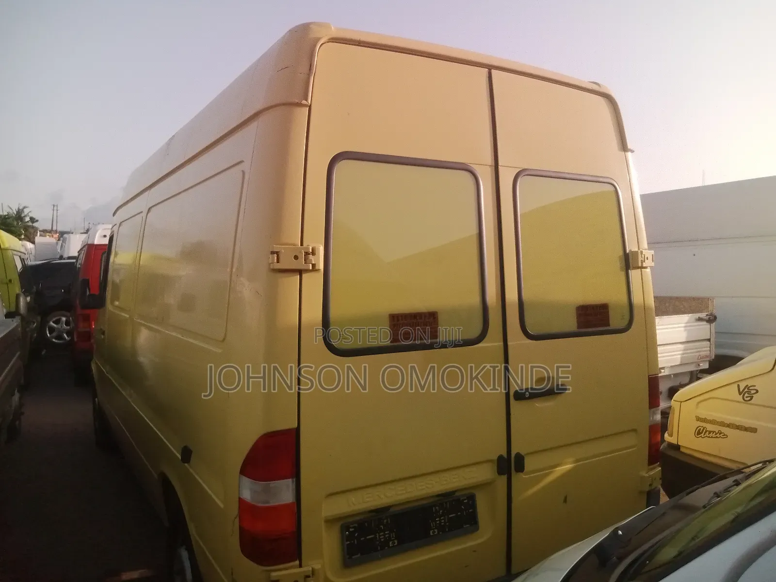 Mercedes-Benz Sprinter 2002 Yellow