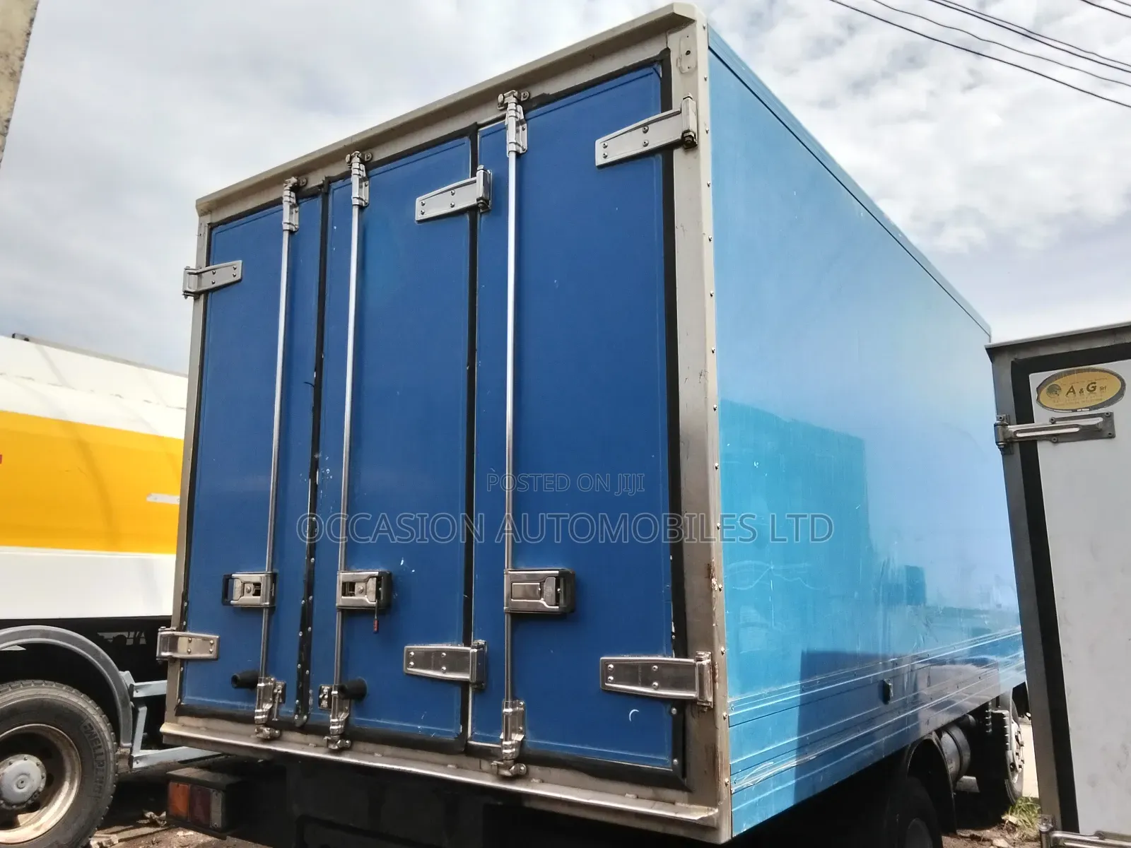 Refrigerator Truck