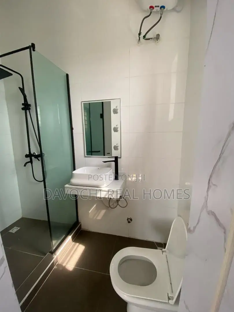 5bdrm Duplex in Orchid Road, Lekki Phase 2 for rent