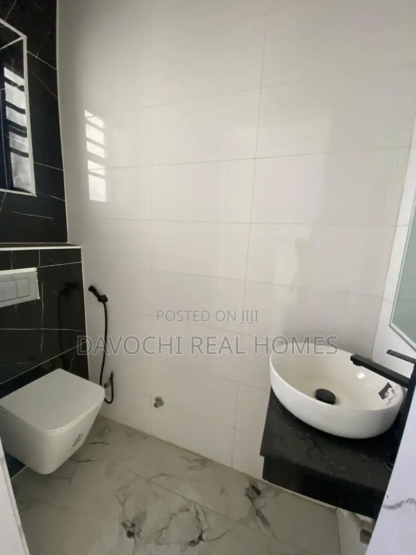 5bdrm Duplex in Orchid Road, Lekki Phase 2 for rent