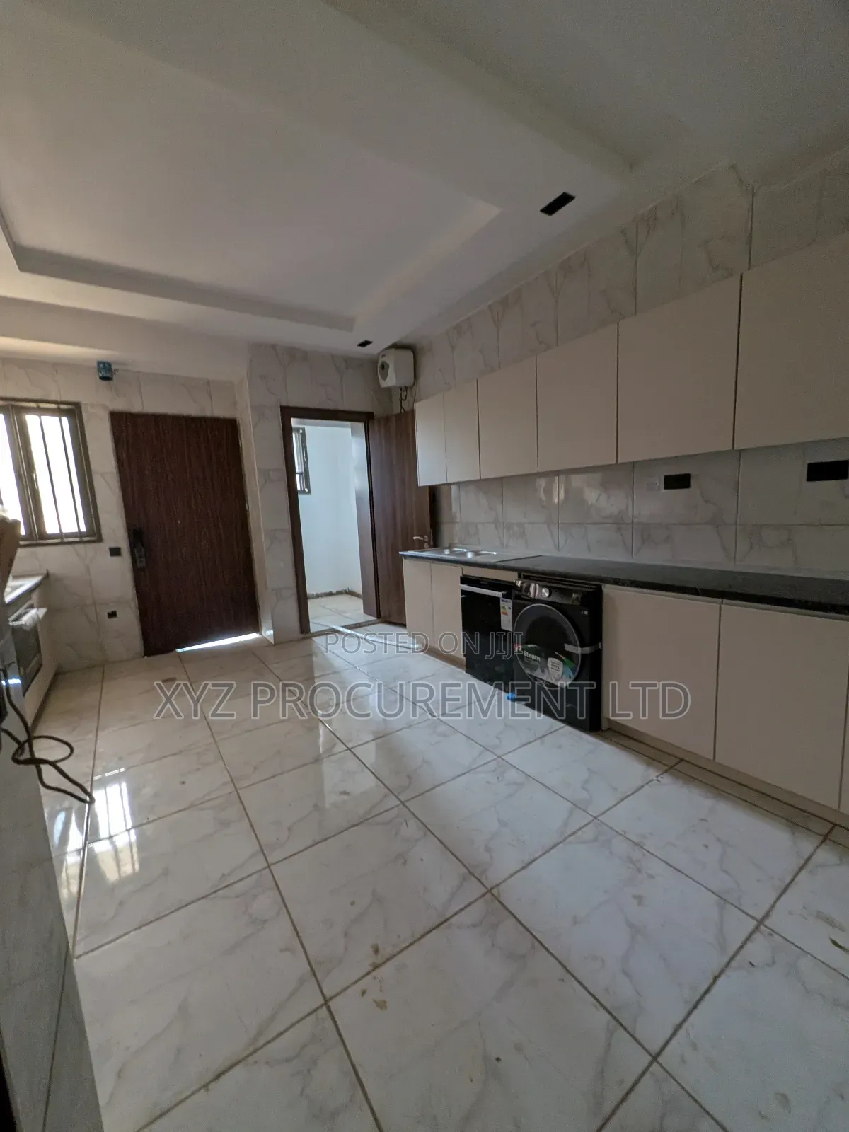 5bdrm Duplex in Crest, Life Camp for sale