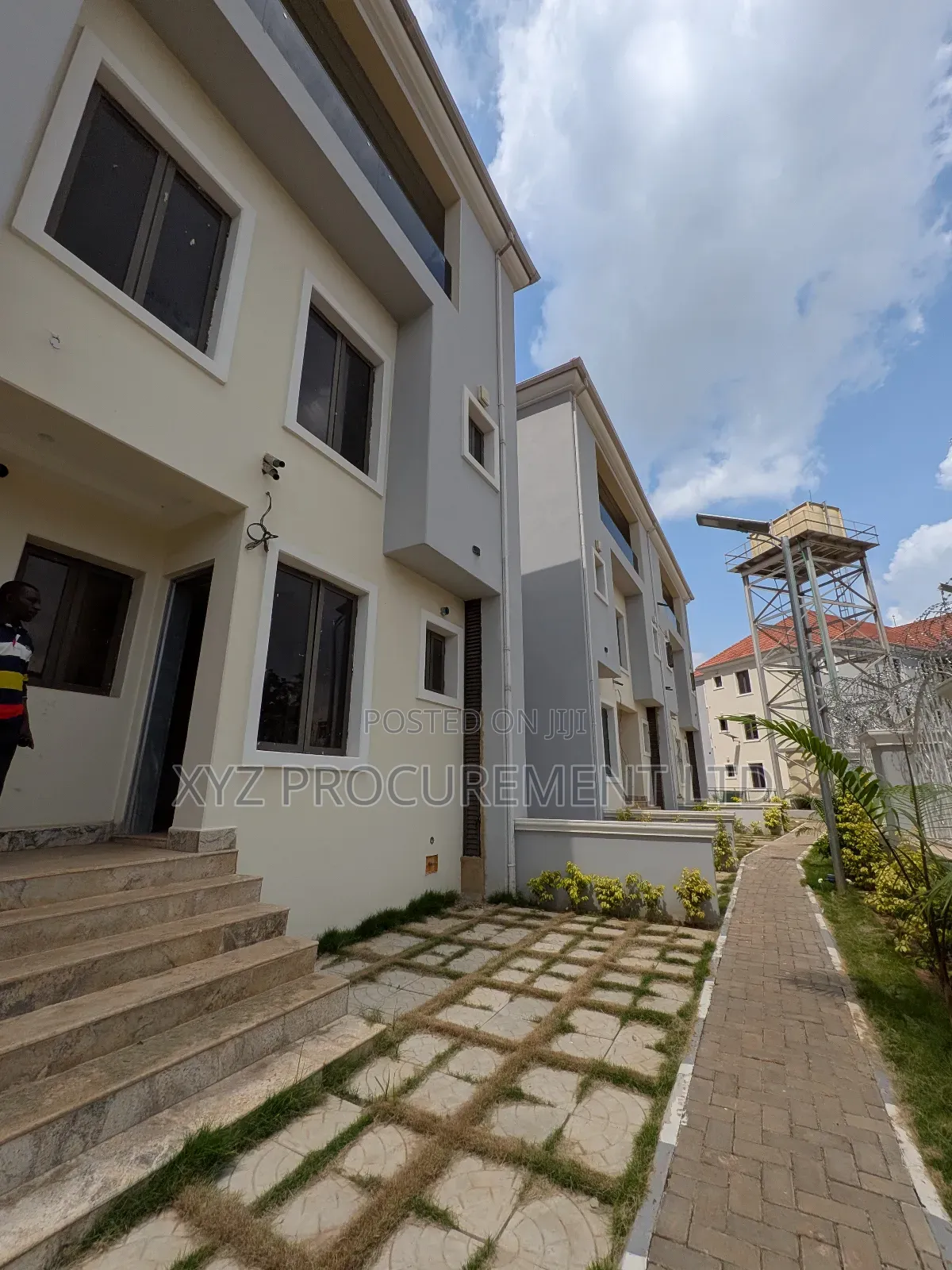 5bdrm Duplex in Crest, Life Camp for sale