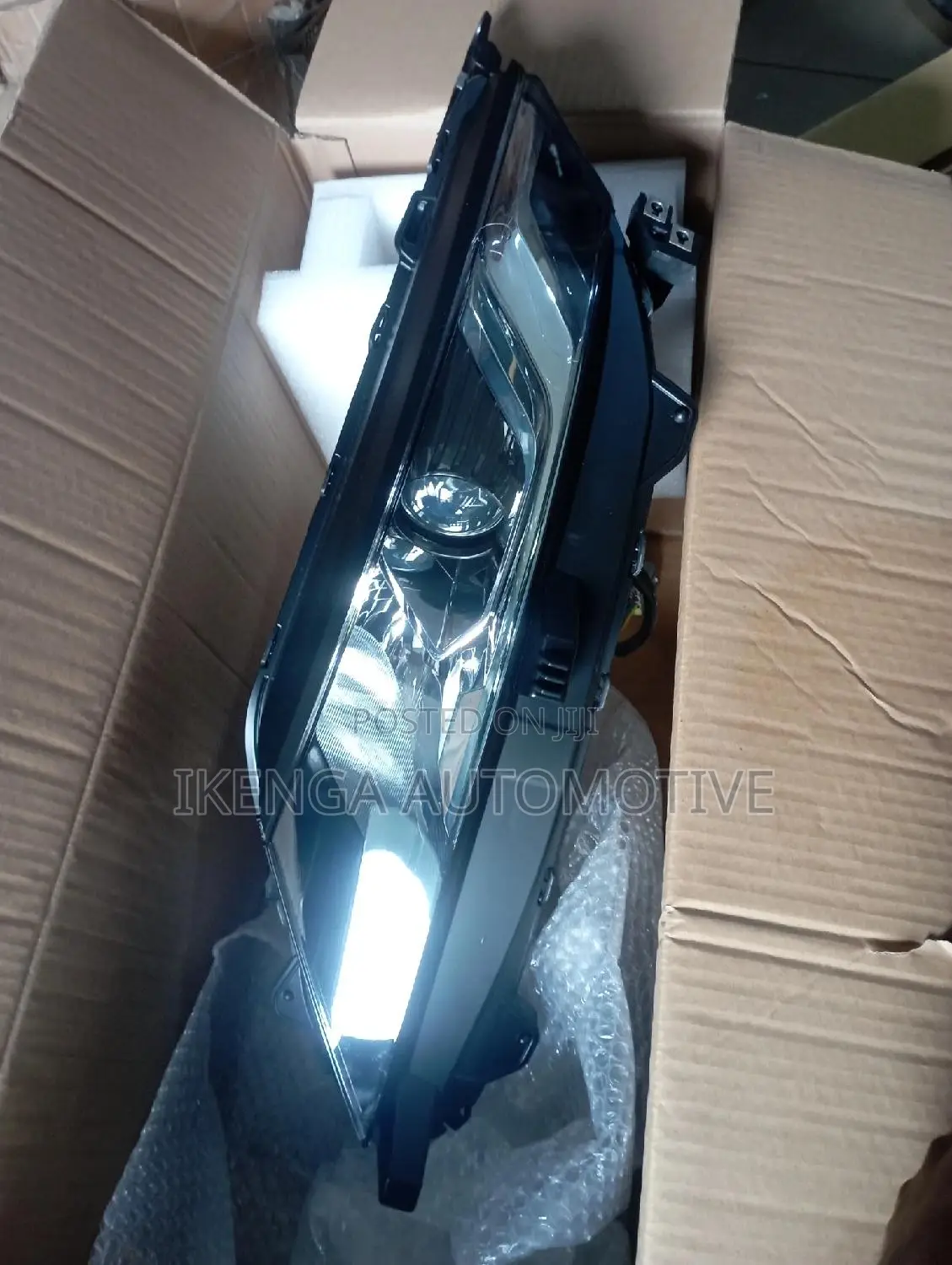 Headlight Mitsubishi L200 2018-2020