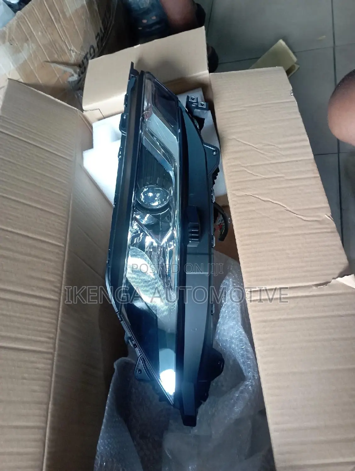 Headlight Mitsubishi L200 2018-2020