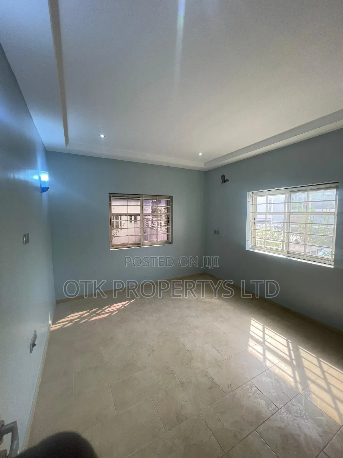 4bdrm Duplex in At Hillview Estate, for sale