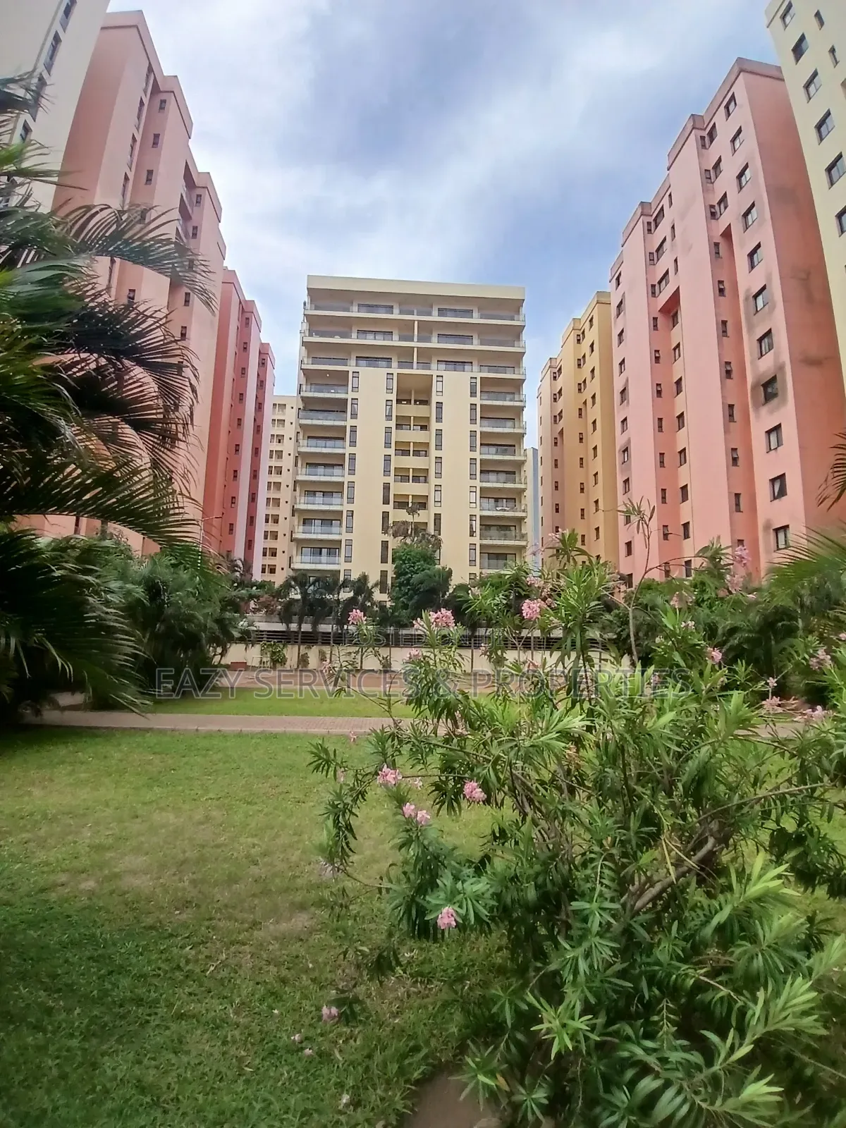 8bdrm Apartment in Ocean Parade Towers, for sale