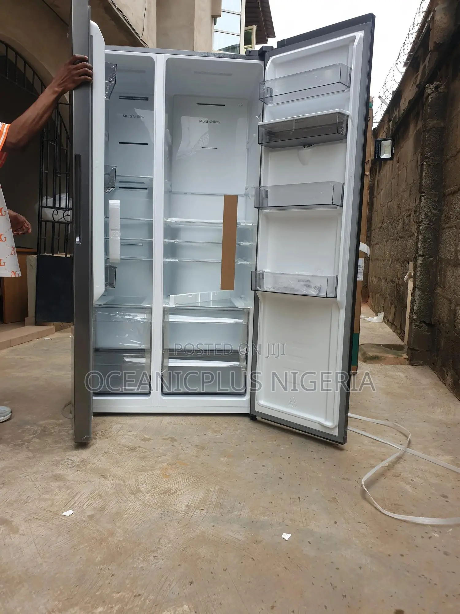 Standard Hisense 529l SXS Refrigerator With Water Dispenser